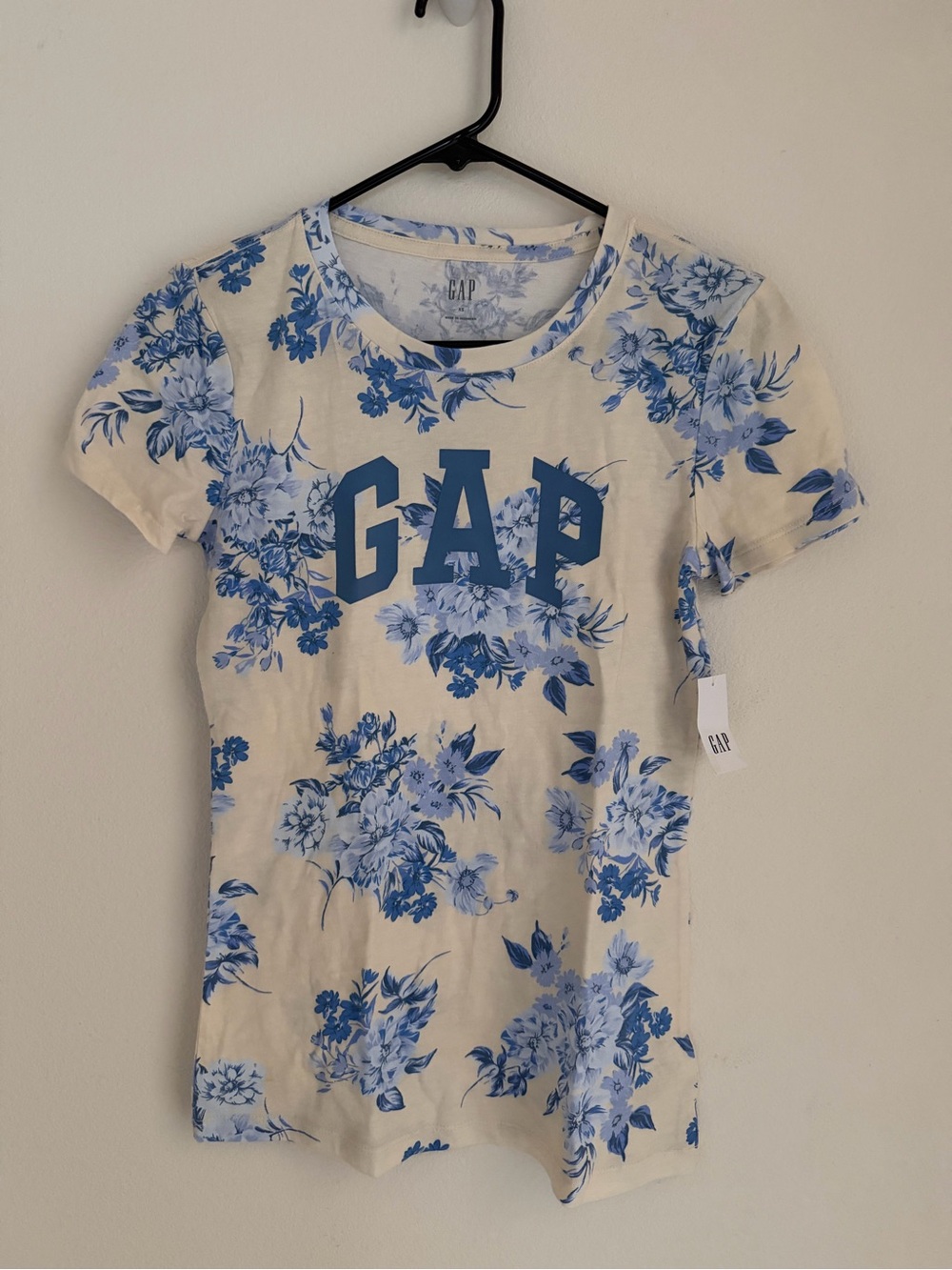 GAP Cream Tee with Blue Floral Print and Blue Logo
